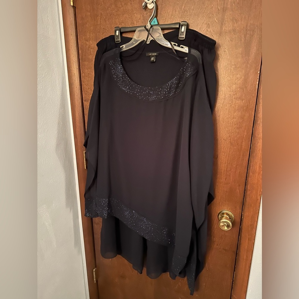 NWT Women’s Navy 2 Piece Pantsuit - Plus size 24